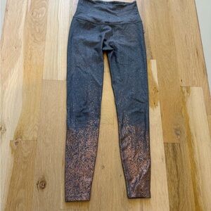 Beyond Yoga Gray and Copper Speckled Leggings